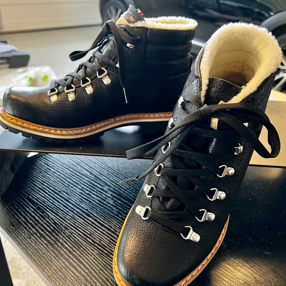 Montelliana1965- Black Leather hiker